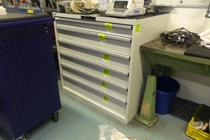 LISTA - Werkstattschrank, ohne Inhalt Maße in cm ca. 102 x 72 x 100